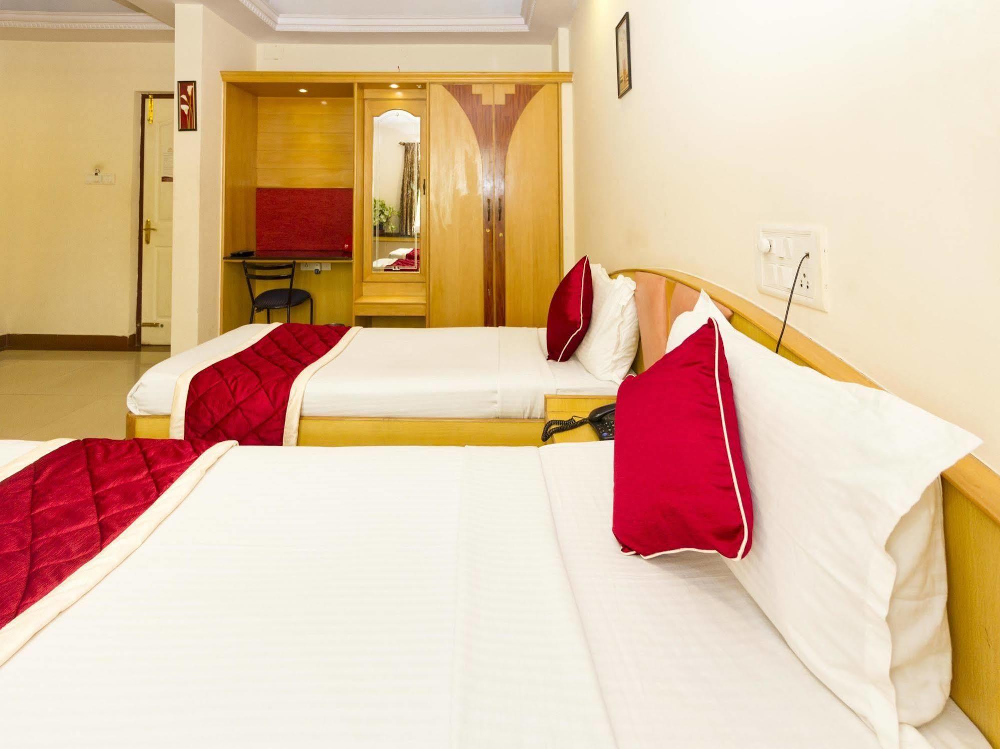Oyo 331 Hotel Skanda Shelters Bangalore Exterior foto